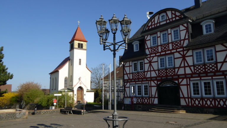 Herbstein Marktplatz mit Rathaus