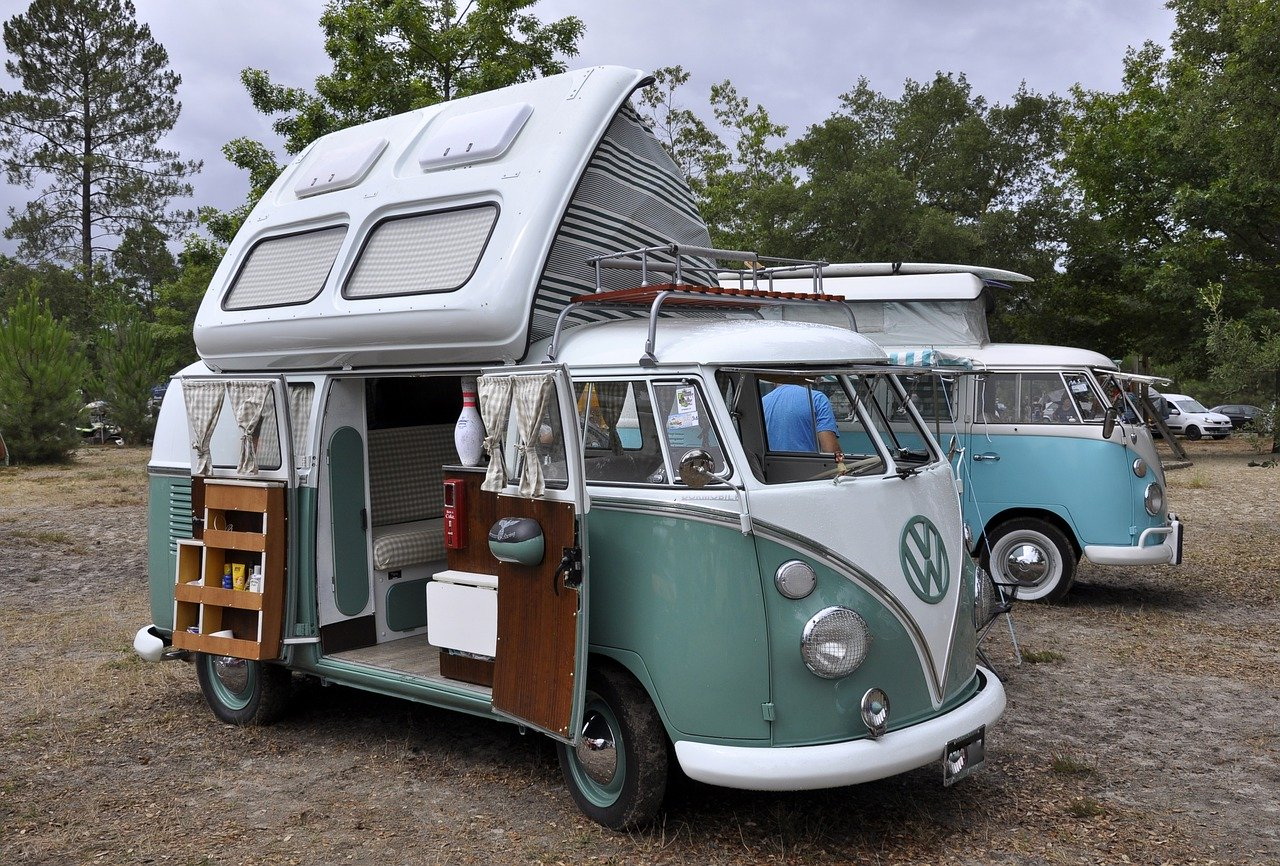 Alte VW - Bullis auf Vogelseberg - Wohnmobilstellplätze - Vogelsbergliebe